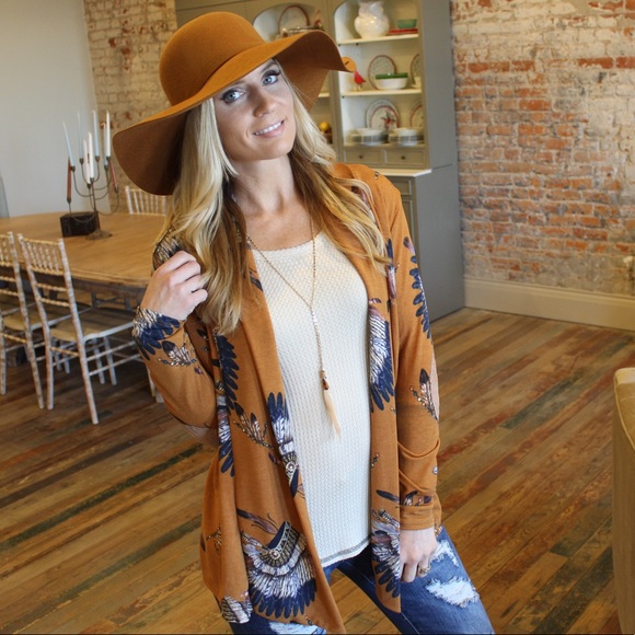 Sweaters - ✨LAST ONE ✨Mustard feather print soft cardigan